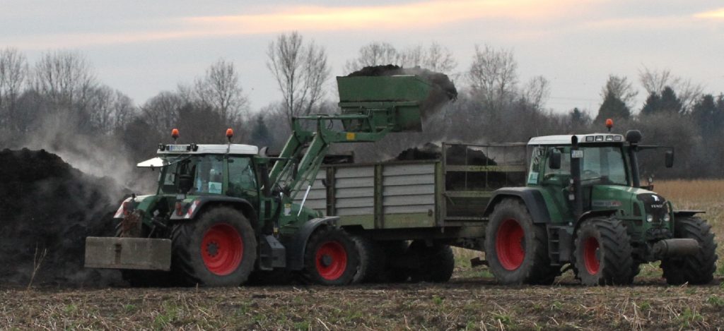 Landwirtschaft Today - Schweres Gerät auf dem Acker - Foto: Delinale.de